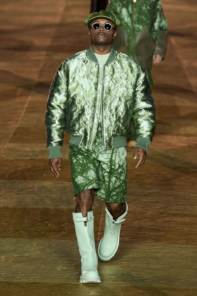 Look 17